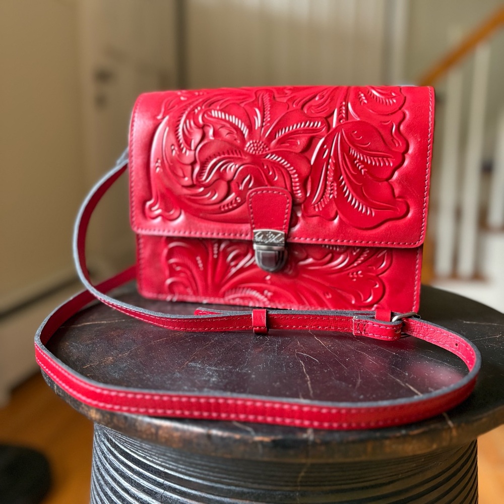 PATRICIA NASH LEATHER TOOLED “LAVA” RED CROSSBODY
